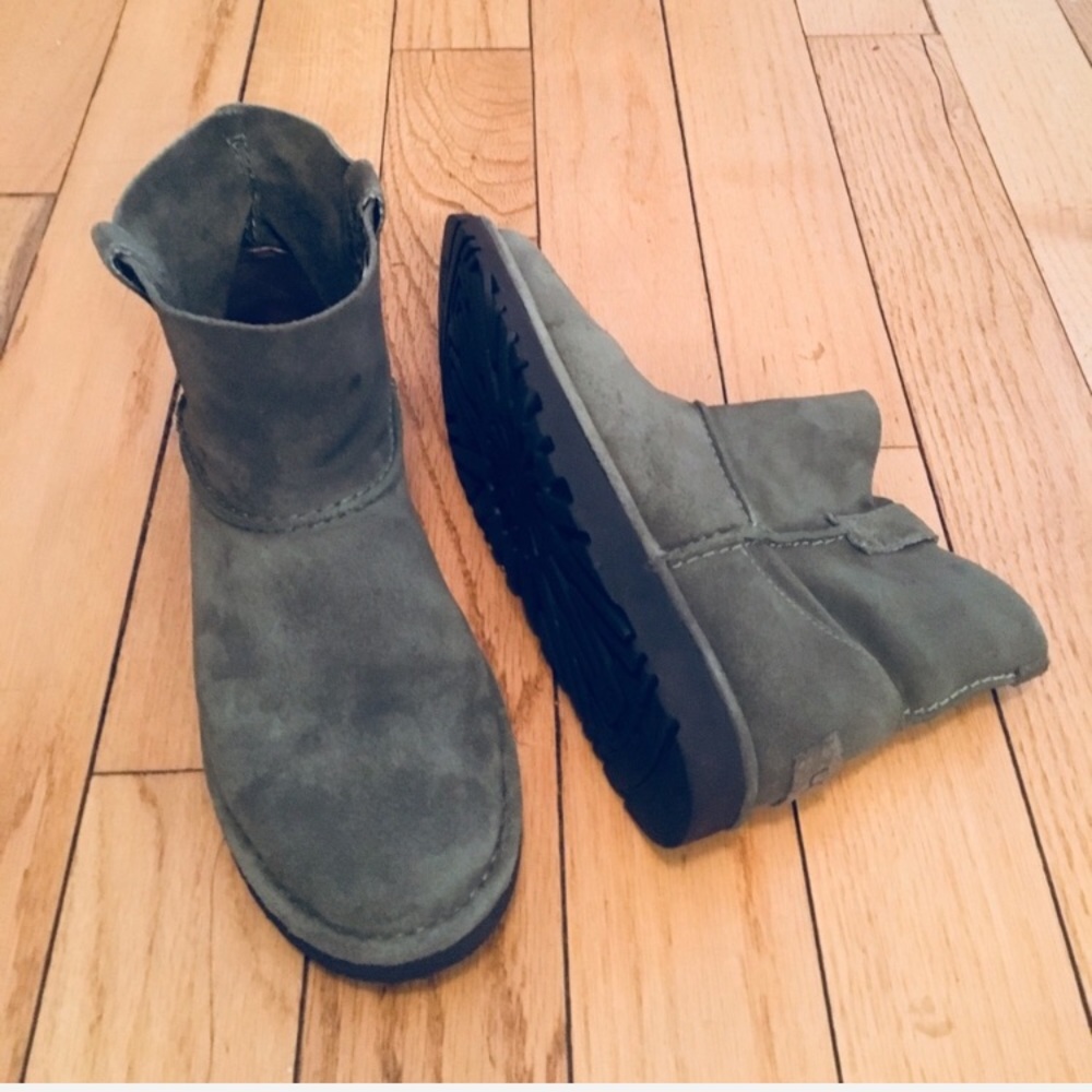 Women’s Ugg’s size 9